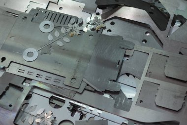 Poznan, Polonya 06 Ağustos 2021: ITM Industry Europe, High TECH ExPO. CNC teknolojisi kullanılarak kesilen ögeler