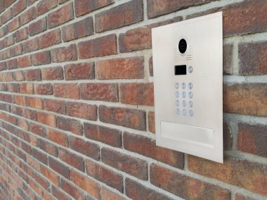 Modern Video Dahili İletişim Tuğla Duvara Bağlandı