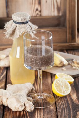 Zencefil içki chia tohum ile