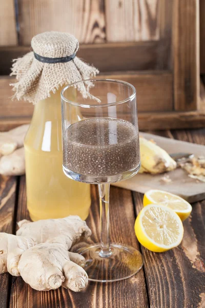 Zencefil içki chia tohum ile