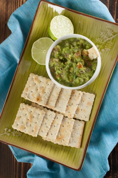 Guacamole con cracker — Foto Stock