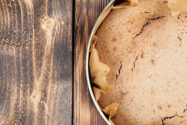 Gezonde spelt cake in een ronde bakplaat — Stockfoto