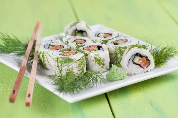 Uramaki sushi with cucumber, raw salmon and dill — Stock Photo, Image