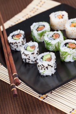 Uramaki sushi seti