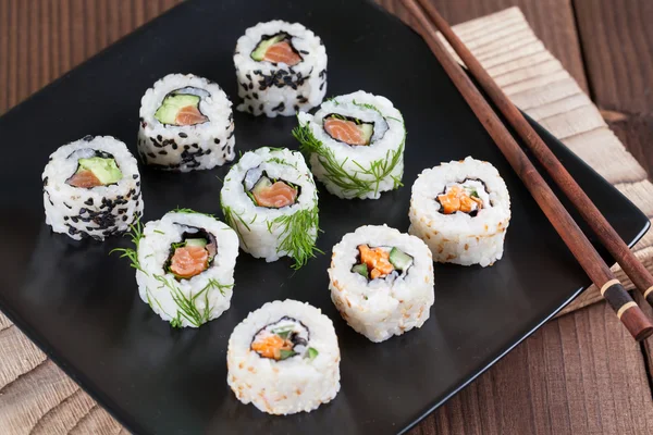 Uramaki zestaw sushi — Zdjęcie stockowe