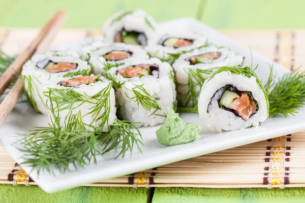 Uramaki sushi with cucumber, raw salmon and dill — Stock Photo, Image