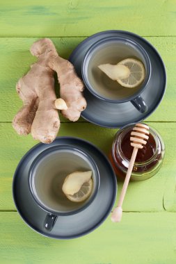 Ballı ve limonlu zencefilli çay