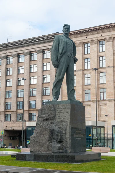 Vladimir Mayakovsky şair Moskova'da anıt — Stok fotoğraf