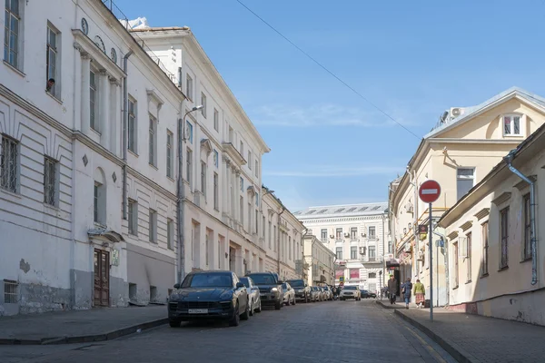 Уваровский дом на Большой Спасоглинищевской улице в Москве — стоковое фото