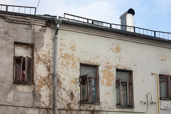 Fenster an Jaroshenkos Hausfassade in Moskau — Stockfoto