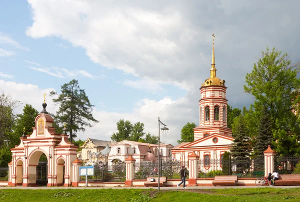 Holy Cross kathedraal op Altufevskoe Street. Moskou. — Stockfoto