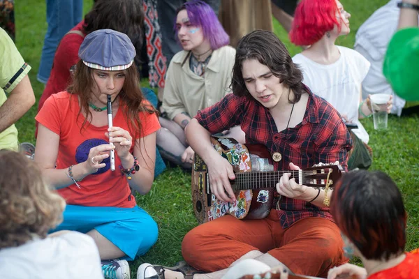 Moscou Rússia Julho 2020 Jovem Menina Bonita Cara Tocando Flauta — Fotografia de Stock