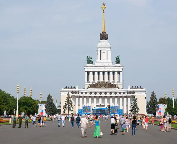 Central avenue of VDNKh — Stock Photo, Image