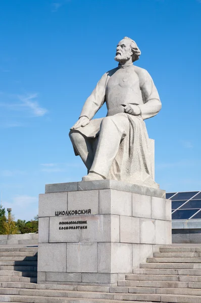 Памятник Константину Циолковскому — стоковое фото