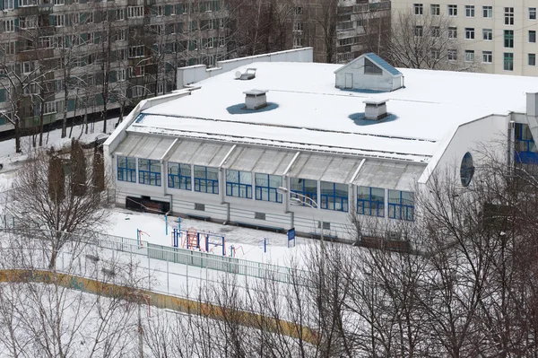Bâtiment de gymnase dans le quartier de Bibirevo. Moscou . — Photo