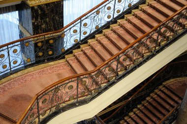 Otel Lotte merdivenlerde