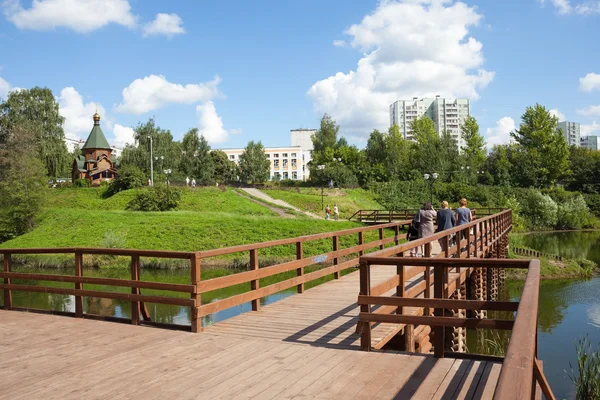 Ponte di legno sul fiume Chermyanka — Foto Stock