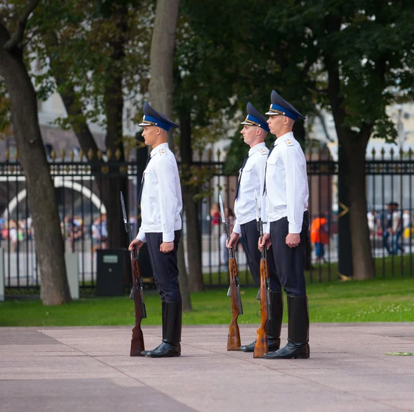 Soldaten deel te nemen aan wijzigen van eer Guard — Stockfoto