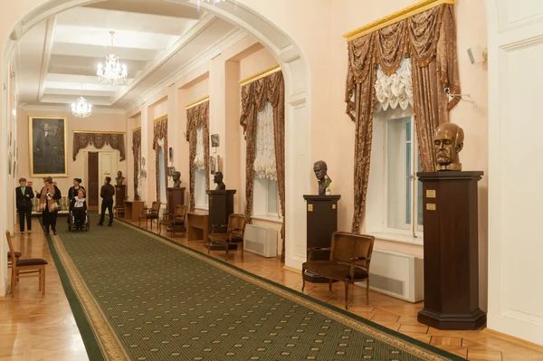 Lobby z rzeźby i obrazy w Konserwatorium moskiewskim — Zdjęcie stockowe
