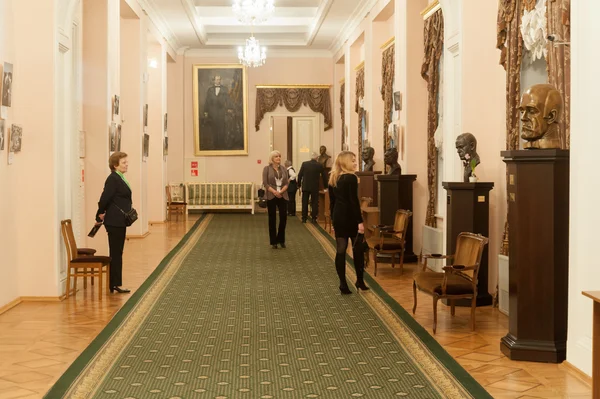 Lidé ve foyer moskevské konzervatoře — Stock fotografie