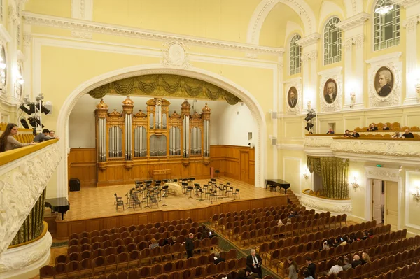 Grote concertzaal interieur aan Conservatorium van Moskou — Stockfoto