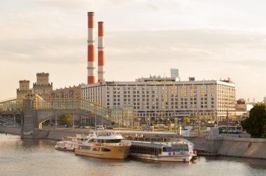 Radisson Slavyanskaya Hotel ve nehir gemileri
