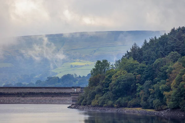 Escenas Paisaje Brumoso Nebuloso Del Embalse Ladybower Parque Nacional Peak — Foto de Stock