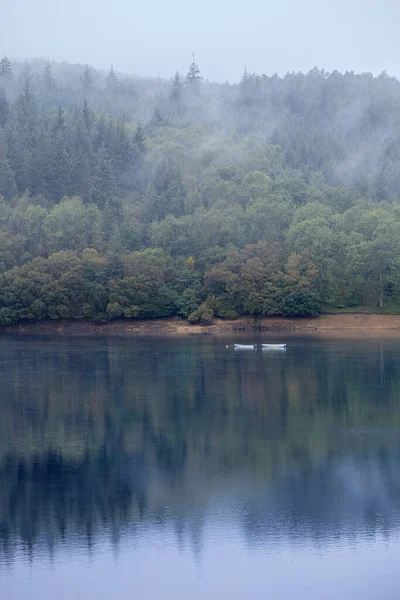 Nebelige Neblige Landschaftsszenen Vom Ladybower Reservoir Peak District National Park — Stockfoto