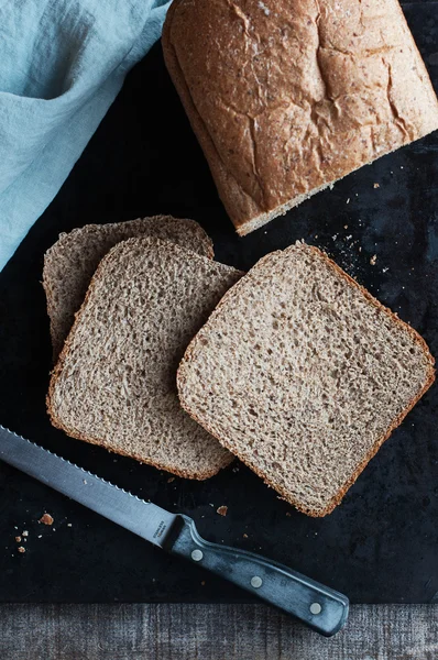 Pão de grão inteiro — Fotografia de Stock