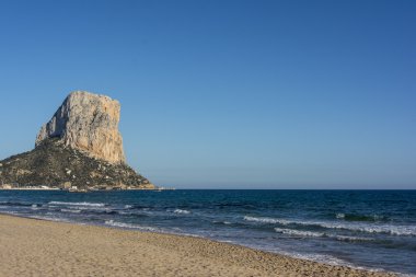 Penon de Ifach dağ ve Akdeniz Calpe, İspanya.
