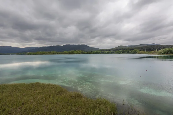 Vista do Lago Banyoles em Girona, Espanha . — Fotografia de Stock