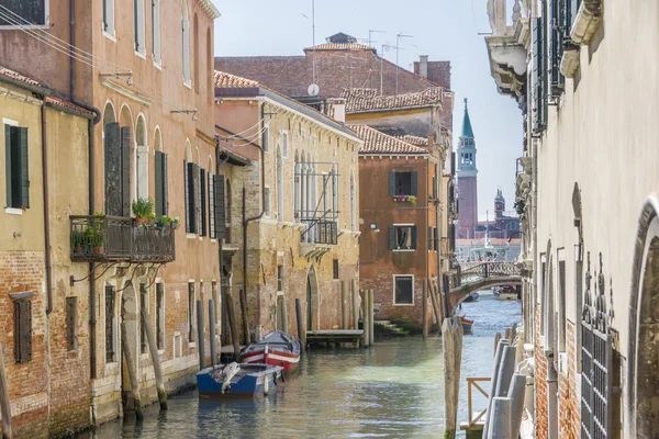 Boats on canal in Venice, Italy. — Stock Photo, Image