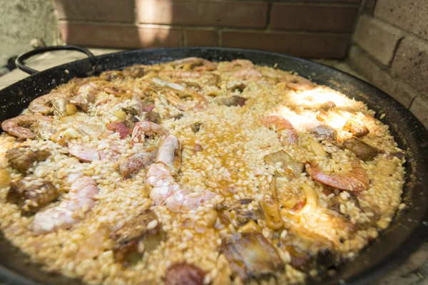 Typowe i tradycyjne hiszpańskie paella — Zdjęcie stockowe