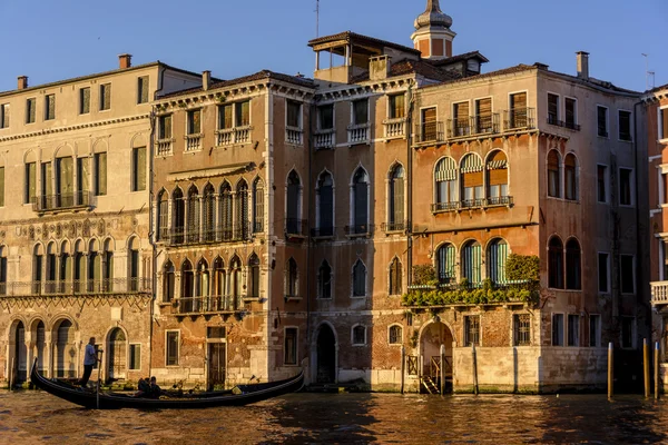 Gôndola veneziana em Veneza Itália — Fotografia de Stock