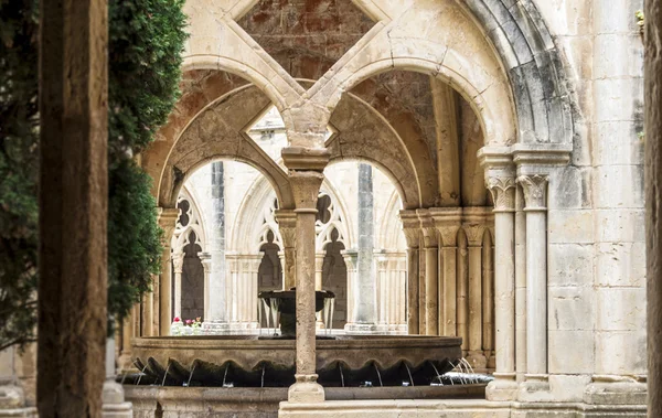 Detalle de un claustro románico —  Fotos de Stock