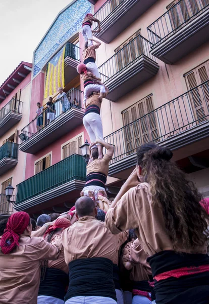 Cambrils, Španělsko. Září 05, 2016: Castells výkon, castell je lidský věž postavená tradičně na festivalech v Katalánsku. — Stock fotografie