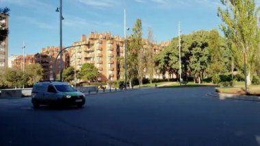 Barselona, İspanya. Kasım 2020: Carles III Bulvarı İspanya 'daki ikinci hafta sonu tecrit kararı sırasında boştu