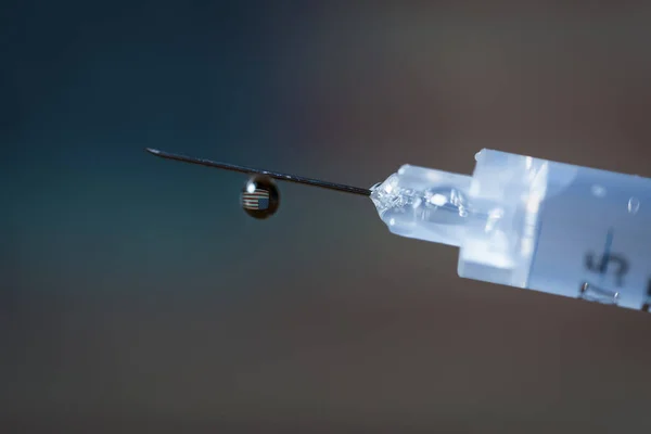 Close-up of a drop in a syringe with the United States flag waving inside. — Stock Photo, Image