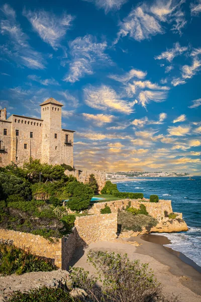 Uitzicht op het kasteel van Tamarit en de Middellandse Zee in Tarragona, Spanje Stockafbeelding