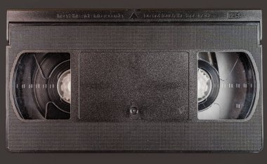 Bir VHS teybinin görüntüsünü bir VCR oynatıcıya kapat