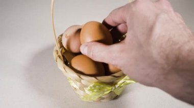 El sepete yumurta koymak, finansal riskler kavramı.