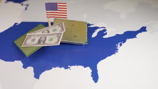 Tagihan CPU dan dolar melalui peta Amerika Serikat, melambangkan dolar AS digital — Stok Video