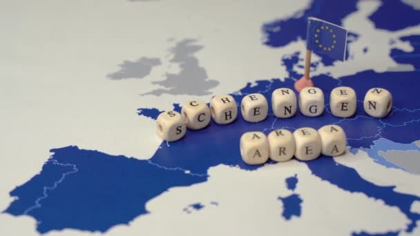 Panning over een kaart van de 26 landen waaruit de Schengenzone bestaat — Stockvideo