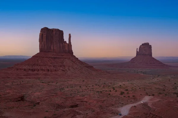 Arizona, ABD 'deki Monument Valley' de alacakaranlık manzarası — Stok fotoğraf