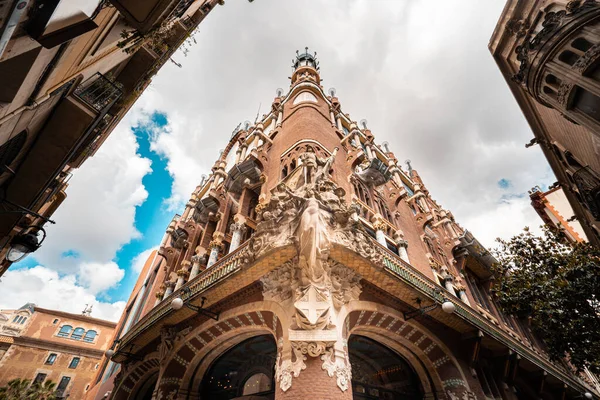 Palau de la Musica Catalana külseje, modernista koncertterem, Barcelona, Katalónia, Spanyolország — Stock Fotó