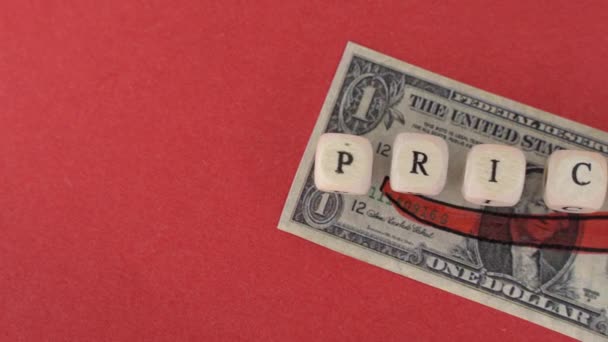 Δολάριο ΗΠΑ με ένα κόκκινο βέλος ανεβαίνει με τη λέξη Τιμές στην κορυφή — Αρχείο Βίντεο