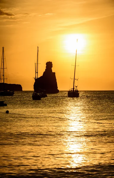 Sailboats in a harbor at sunset. Mediterranean sea of Ibiza island — Stock Photo, Image