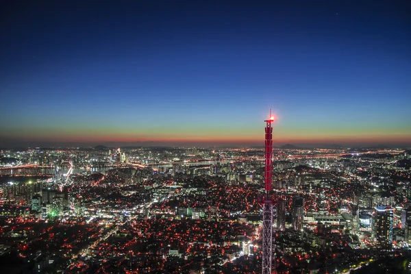 ソウル: 夜に近代的な都市 — ストック写真