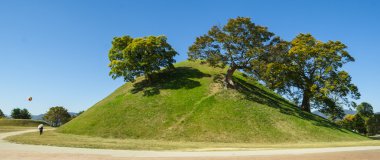 Gyeongju, Güney Kore şehrinde tümülüsler Parkı