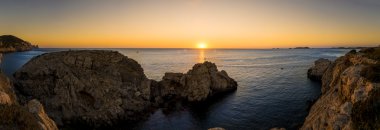 Akdeniz günbatımı panorama. Ibiza Adası